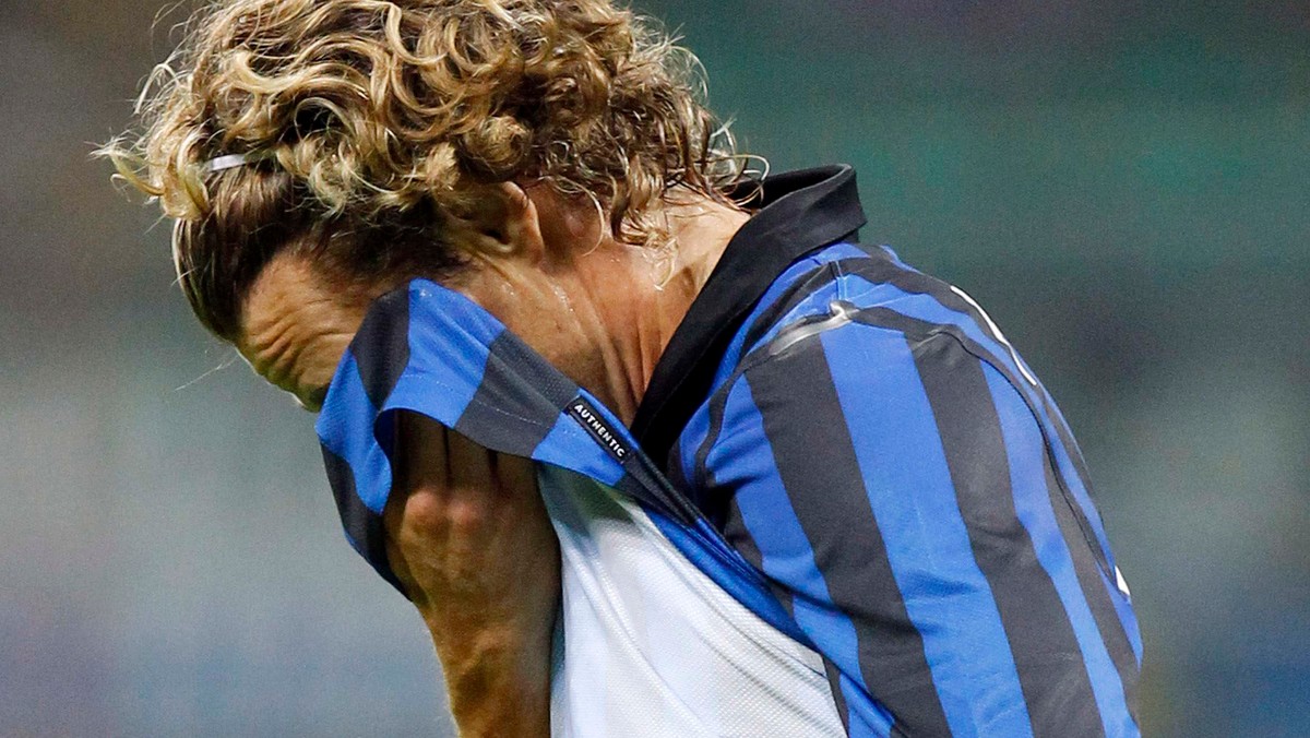 Napastnik Interu Mediolan, Diego Forlan opuści Europę. Urugwajski piłkarz nosi się z zamiarem przenosin do brazylijskiego Internacional Porto Alegre.