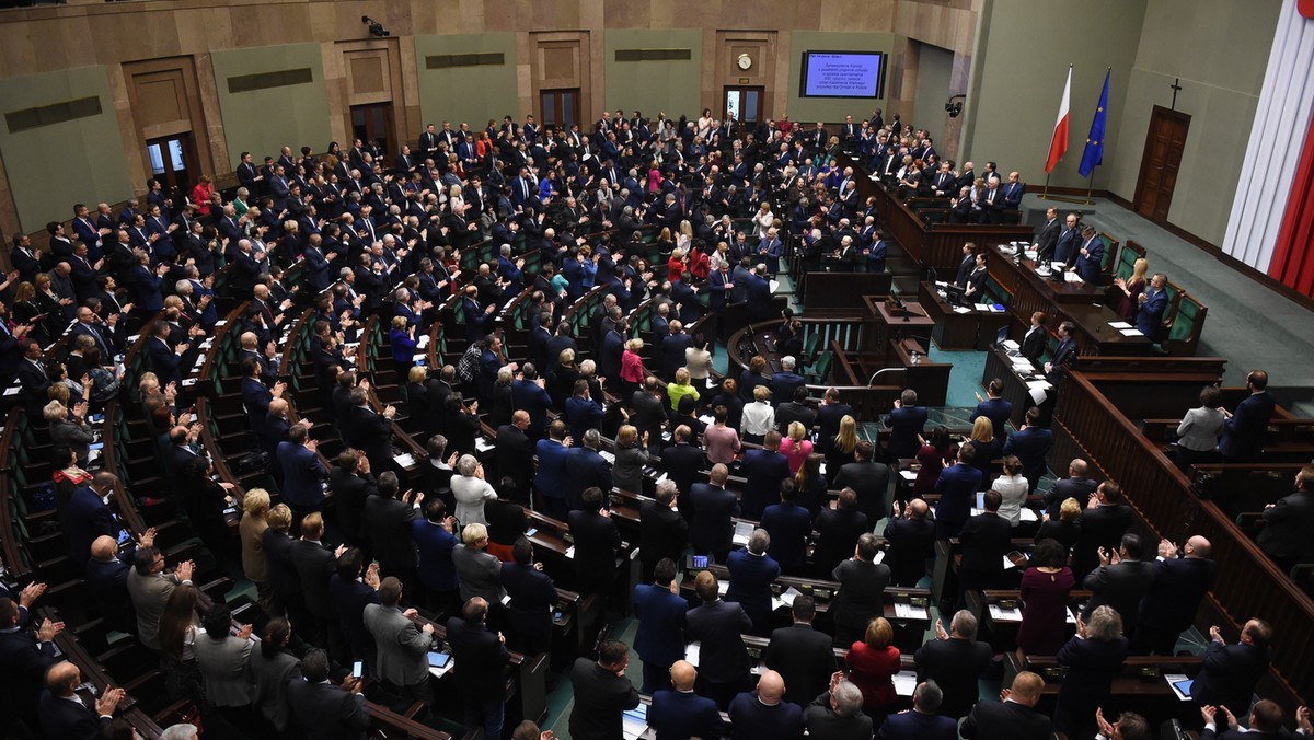 Nakłady na ochronę zdrowia będą stopniowo wzrastać do poziomu 6 proc. PKB w 2025 r. - przewiduje nowelizacja ustawy o świadczeniach opieki zdrowotnej, którą w piątek uchwalił Sejm. W przyszłym roku na zdrowie ma być przeznaczone nie mniej niż 4,67 proc. PKB.