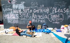 'Ciapaci won z Europy', 'Asfalt musi leżeć'. Najwyższy przejaw patriotyzmu?