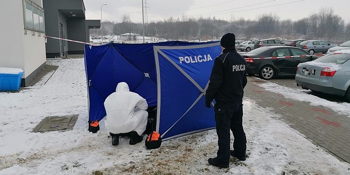 Policyjne oględziny na miejscu zabójstwa przy ul. Czudeckiej w Rzeszowie.