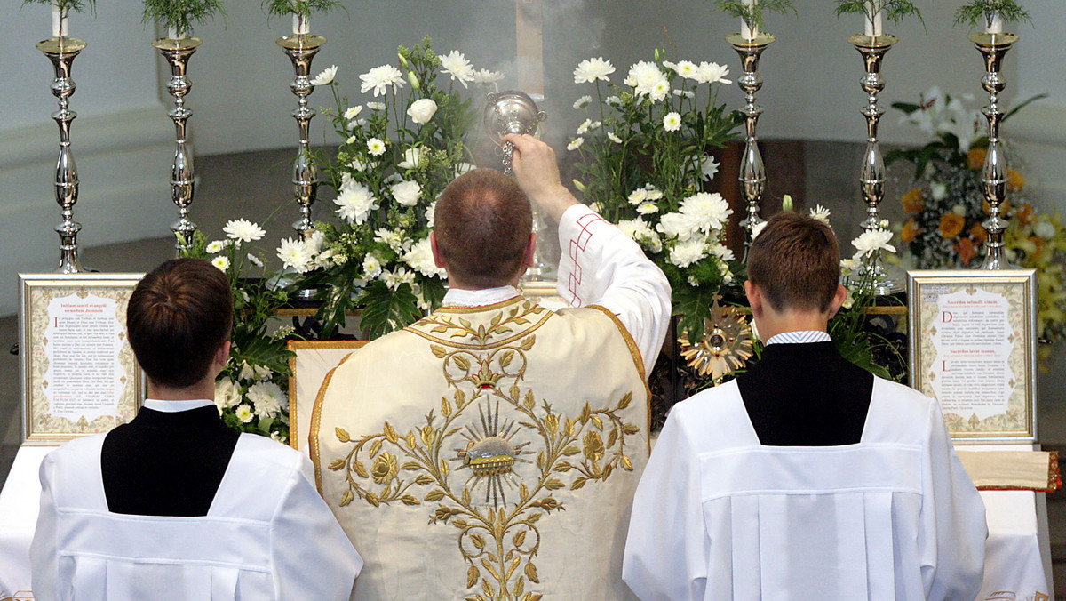 Kongregacja Nauki Wiary ogłosiła 25 marca dwa dekrety, wprowadzające zmiany do Mszału z 1962 r., a więc do liturgii sprawowanej według obrzędu sprzed Soboru Watykańskiego II. Chodzi o dodanie imion świętych kanonizowanych po 1962 r. i siedmiu nowych prefacji, z tym że odmawianie ich w czasie Mszy św. pozostawiono uznaniu sprawującemu ją kapłanowi.