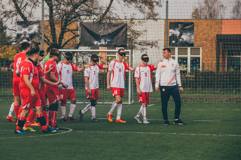 Trening niewidomych i bezdomnych