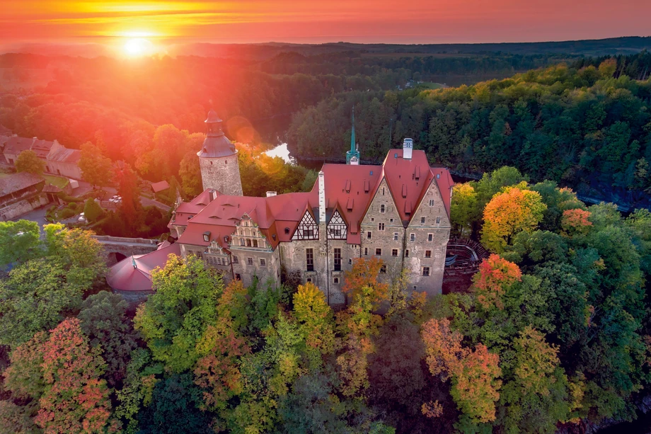 Dolny Śląsk to kraina zamków, których jest najwięcej w Polsce. W Zamku Czocha obecnie działa hotel.