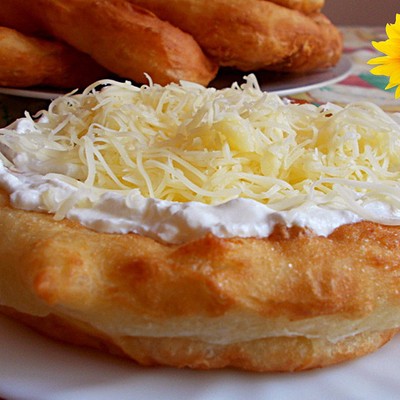 Duplán sajtos joghurtos lángos