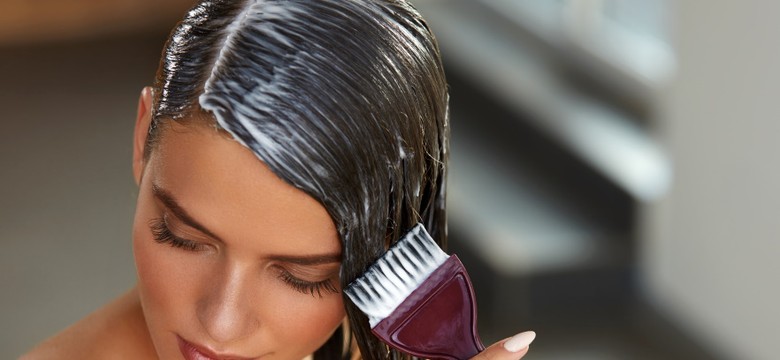 TO się należy farbowanym włosom. Zasady pielęgnacji