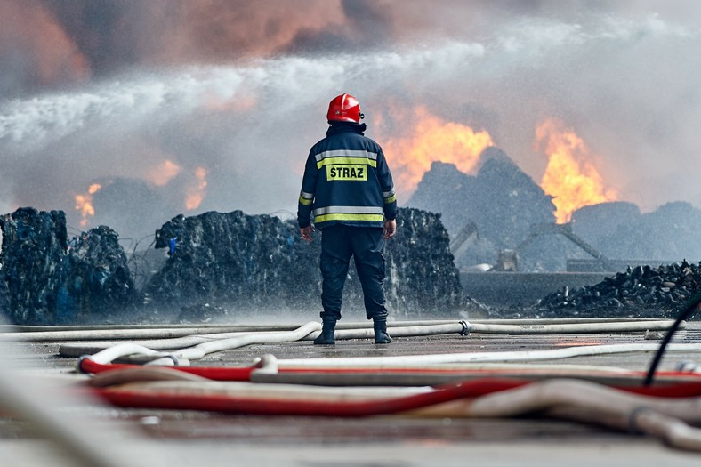 Strażacy gasili pożar przez tydzień