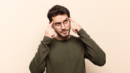 who ostrzega przed epidemią samotności: zagrożenie dla zdrowia porównywalne do palenia papierosów. czy mamy dziś epokę singli? [wywiad]