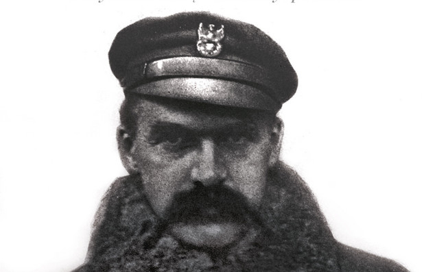 Józef Piłsudski na okładce książki "Złowrogi cień marszałka" autorstwa Rafał A. Ziemkiewicz