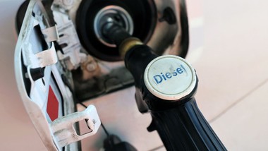 diesle coraz mniej popularne. w listopadzie w polsce zarejestrowano więcej elektryków niż diesli