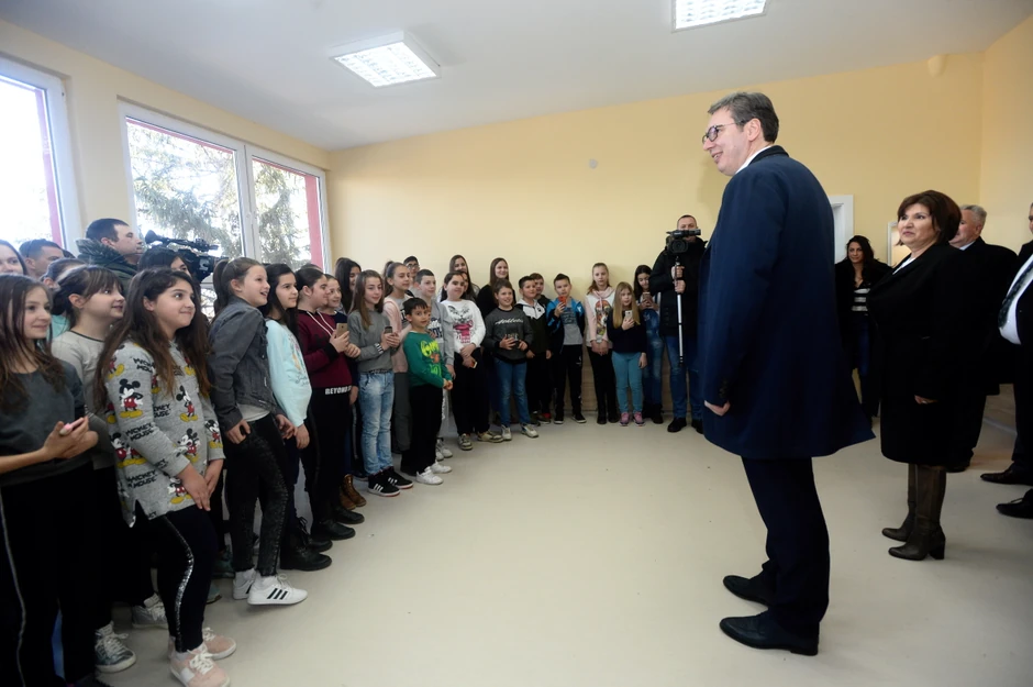 Vučić u osnovnoj školi