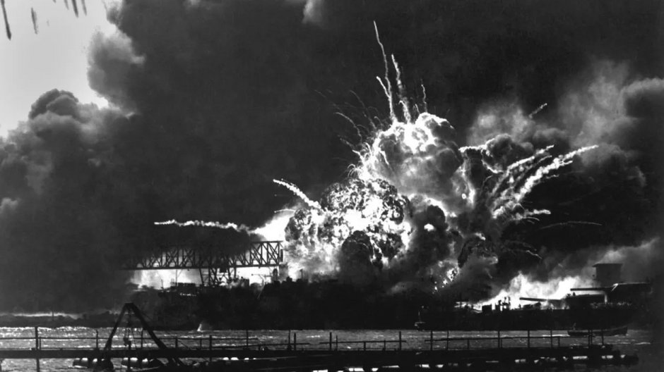 Gdyby nie Pearl Harbor, II wojna światowa mogłaby się potoczyć inaczej. Tak wyglądał atak, Everett Collection/Getty Images