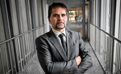 Prof. Pyrć: Może zabraknąć lekarzy i pielęgniarek, jak też żołnierzy, kierowców i pilotów