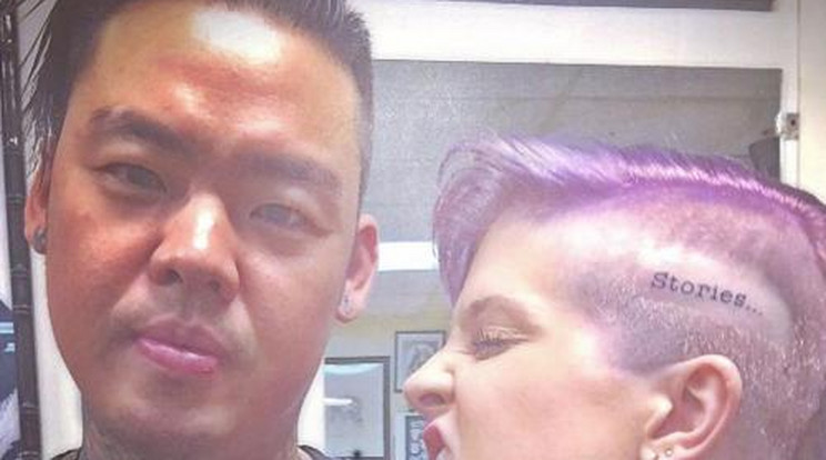 Fejére tetováltatott Kelly Osbourne - fotó!