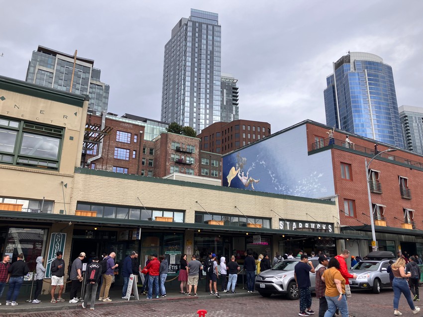 Redovi su normalna pojava ispred prvog Starbaksa