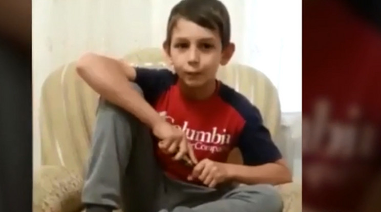 Súlyos dolgokról beszél a 11 éves fiú az Iszlám Állam videojában / Fotó: DailyMail