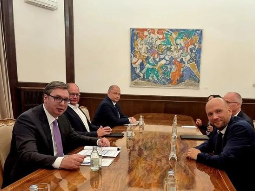 Aleksandar Vučić, Manuel Saracin