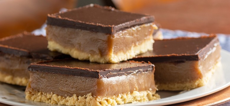 Tarta milionera. Pyszne ciasto bez pieczenia. Zrób i poczuj się luksusowo