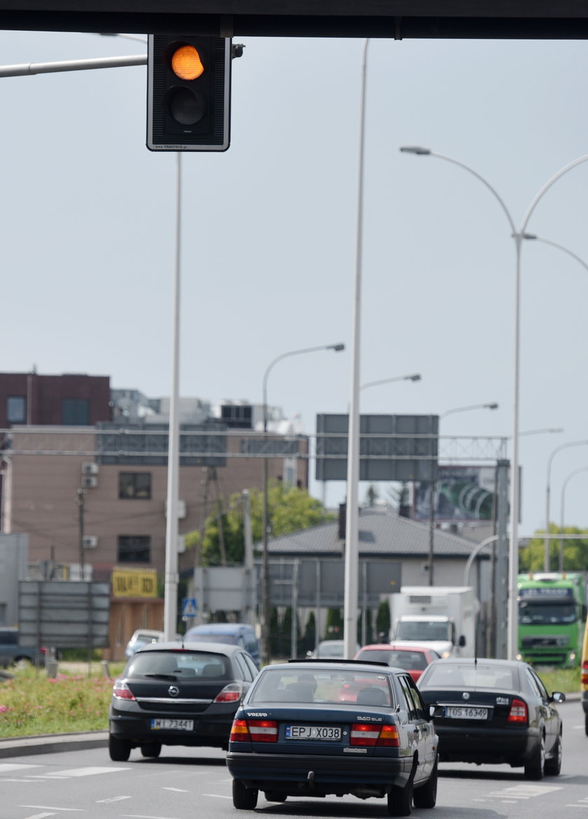 Fatalne oznakowanie zbiegu al. Krakowskiej i Południowej Obwodnicy Warszawy