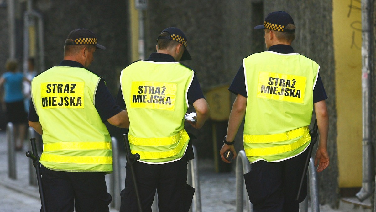 Warszawa: Zatrzymanie na placu zabaw. Mężczyzna wołał, że jest synem Jezusa