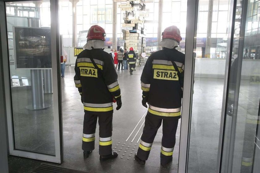 Popłoch w podziemiach w Warszawie. Strach, mrok i pociągi-widma