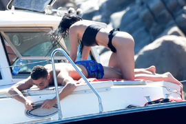 Radila u BUTIKU ZA PROSEČNU PLATU pa joj fudbaler bogataš promenio život iz korena: Trajno se zaštitila od SIROMAŠTVA, mesečno joj daje 100.000 evra, ako raskinu - štiti je GVOZDENI UGOVOR