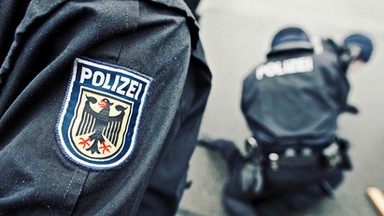 Polak zgłosił się w Niemczech na policję. Uwagę zwróciła jego smycz