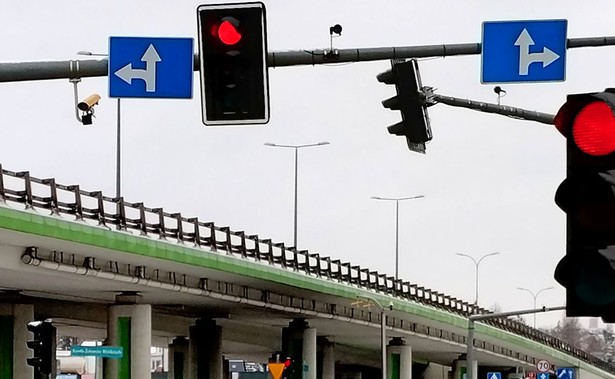 Posypią się mandaty. Jest nowy system na skrzyżowaniach i przejazdach kolejowych [MIEJSCA]