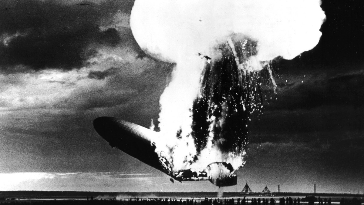 "Hindenburg" w momencie eksplozji