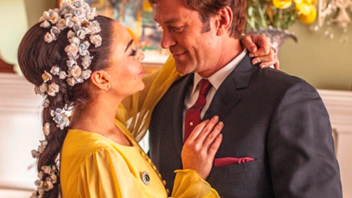 W sieci pojawiły się nowe zdjęcia z filmu telewizyjnego "Liz &amp; Dick", w którym Lindsay Lohan wciela się w Elizabeth Taylor.