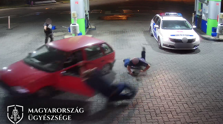 A nyitott kocsiajtóval  elsodorta az igazoltató rendőrt az elkövető /Fotó:FNyŰ
