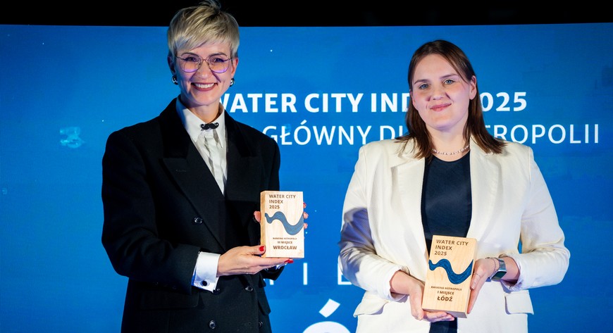 Nagrodę dla Wrocławia odebrała Katarzyna Szymczak-Pomianowska ( z lewej)