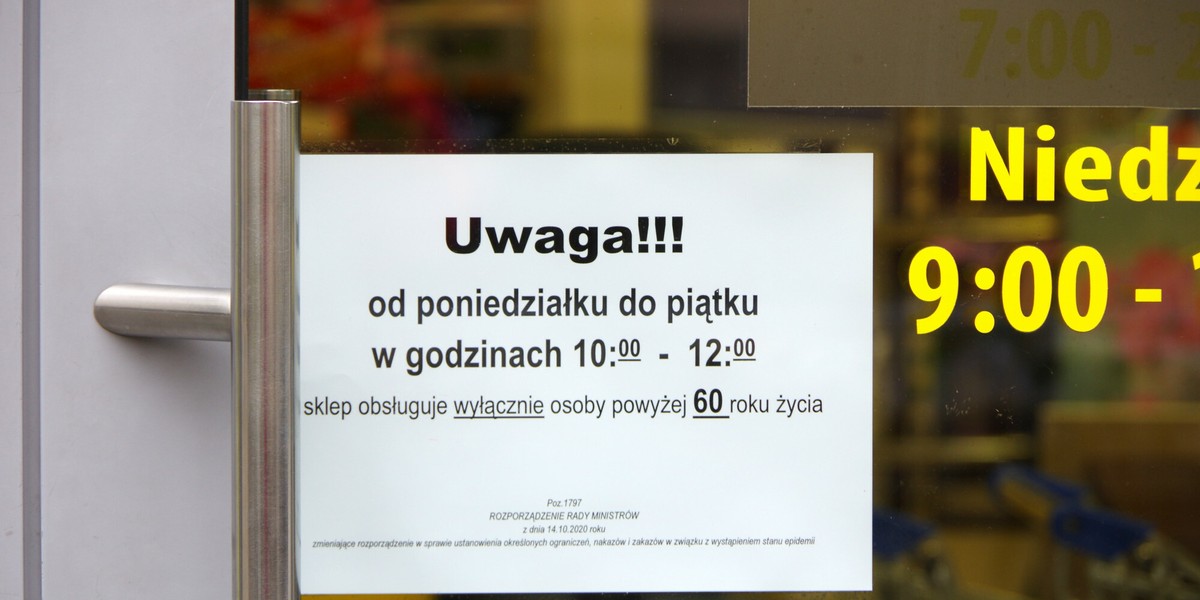 Godziny dla seniorów umożliwiają zrobienie zakupów w godz. 10-12 w sklepach, aptekach i drogeriach wyłącznie osobom powyżej 60 r.ż.