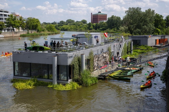 Odra Centrum we Wrocławiu już działa! To pływający dom kultury