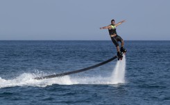 FlyBoard, jet pack, albo rafting... Oto 5 sportów wodnych, które wywołają skok adrenaliny