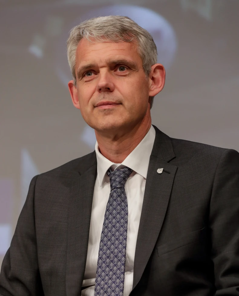 Misija obavljena - profesor Hejno Falke