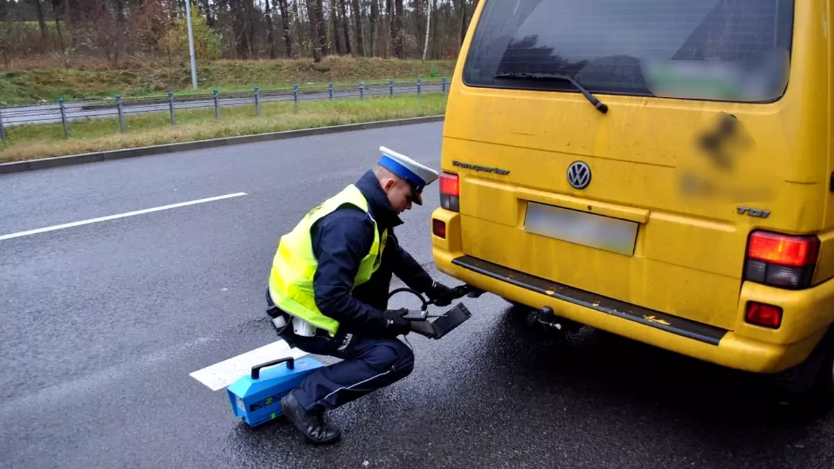 Policja sprawdza spaliny