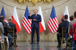 nietypowe zachowanie karola nawrockiego. potrzebna była pomoc