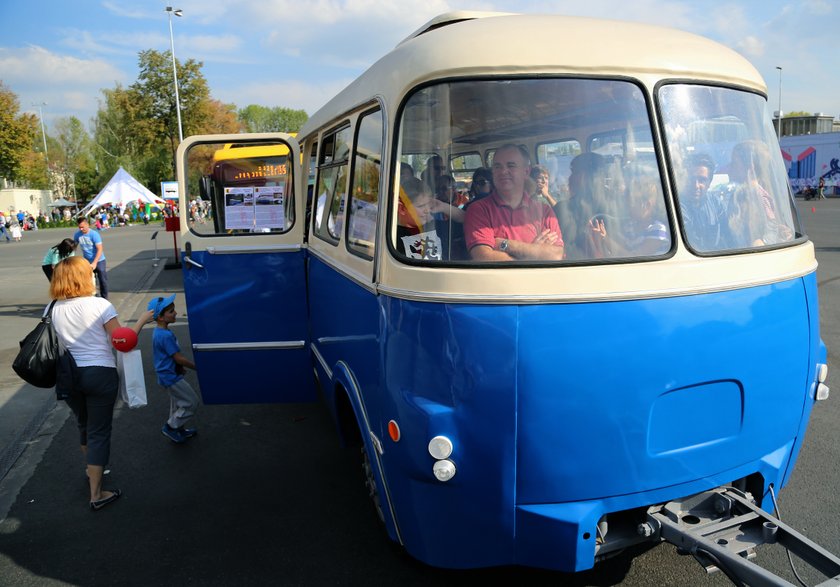 Święto miłośników komunikacji. W sobotę w zajezdni autobusowej przy ul. Woronicza odbyły się Dni Transportu Miejskiego