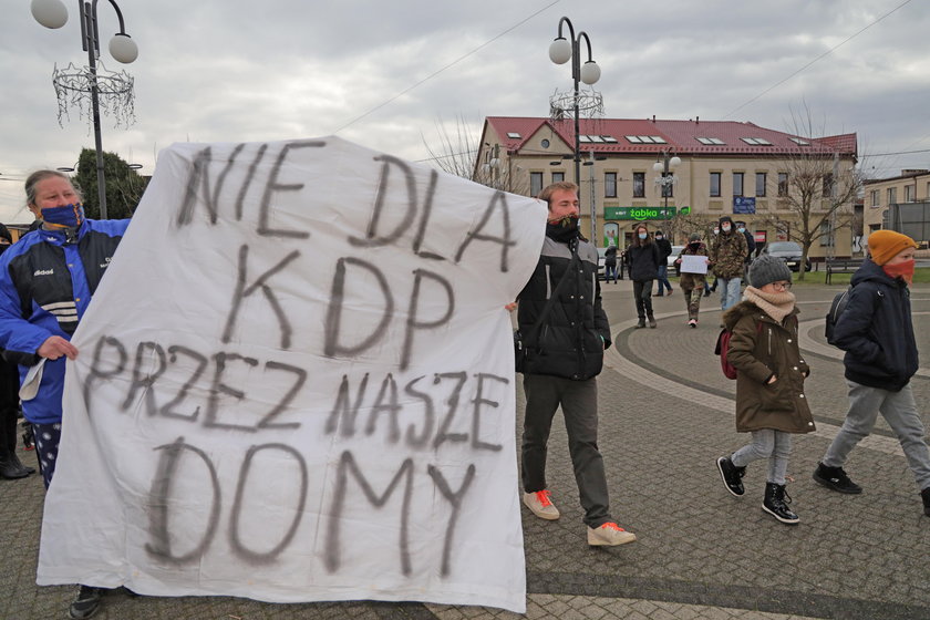 Protest w Lutomiersku - nie chcą kolei dużych prędkości