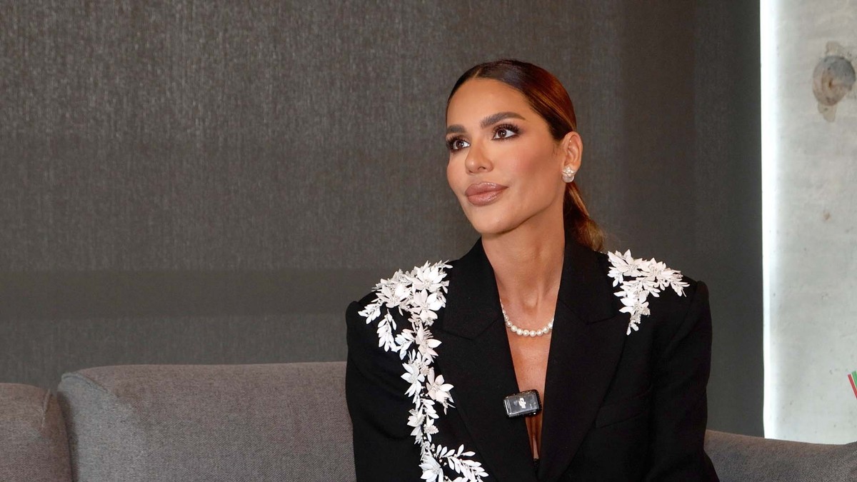 SVAKI MIŠIĆ SE OCRTAVA, MUŠKARCIMA STAO DAH! Marina Visković se popela na kamin: Ceca odmah reagovala: 