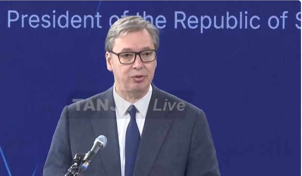 Aleksandar Vučić u farbrici stakla