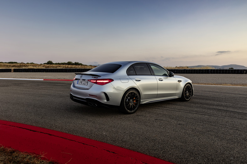 Mercedes-AMG C 63 S E Performance