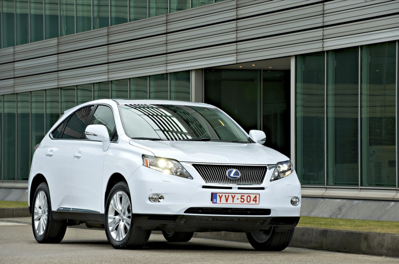 Lexus RX450h FWD - Przednionapędowa hybryda z niską emisją CO2