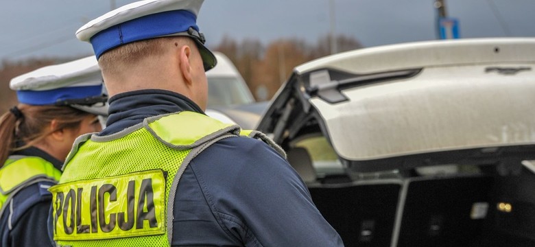 Nowa naklejka na szybę i 392 zł kary. Oto wielkie zmiany dla kierowców