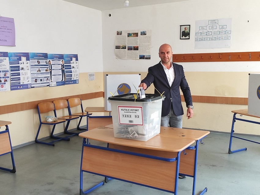 U Leposaviću je glasao i član Predsedništva Srpske liste i kandidat za poslanika Slavko Simić