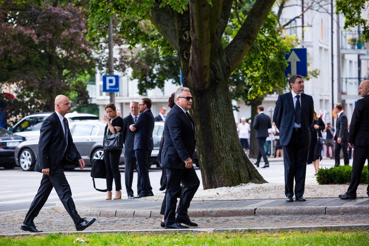 Były prezydent RP Aleksander Kwaśniewski w drodze na uroczystości pogrzebowe Jana Kulczyka