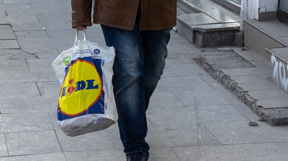 Kitiltja üzleteiből a műanyag zacskókat a LIDL (fotó: GettyImages)