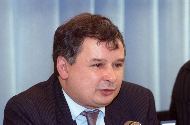 Prezes Porozumienia Centrum (PC) Jarosław Kaczyński podczas konferencji prasowej. Warszawa, wrzesień 1991 r. 
