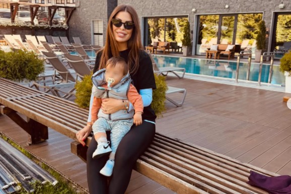 "Plašila sam se do besvesti, OVO JE BIO VELIKI KORAK ZA MENE" Voditeljka dobila sina u 41. godini, pa napustila Beograd sa njim: "Hoću li ikad biti super mama?"