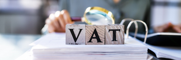 Czy gminny ośrodek kultury może odliczyć VAT w związku z wydatkami poniesionymi na doposażenie?